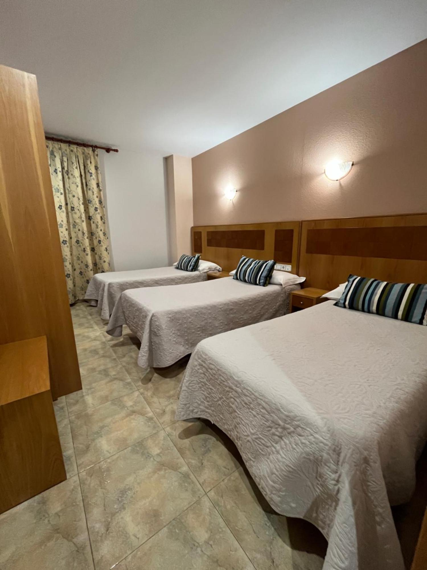 Hostal Azul El Molar Bagian luar foto