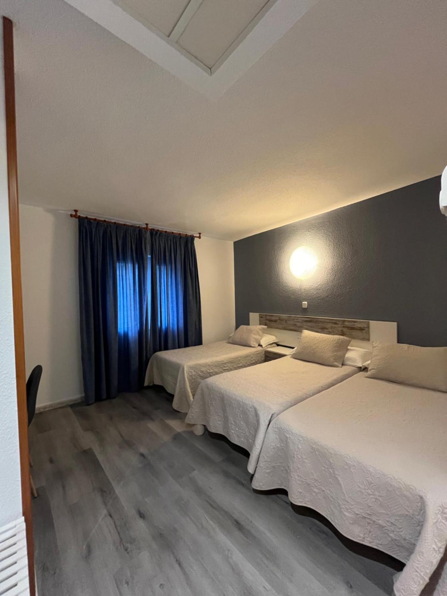 Hostal Azul El Molar Bagian luar foto