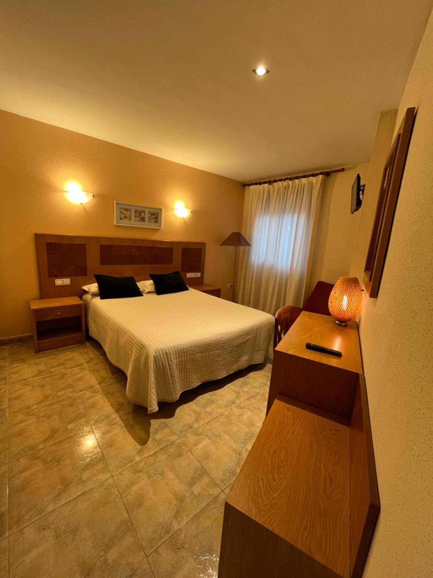 Hostal Azul El Molar Bagian luar foto