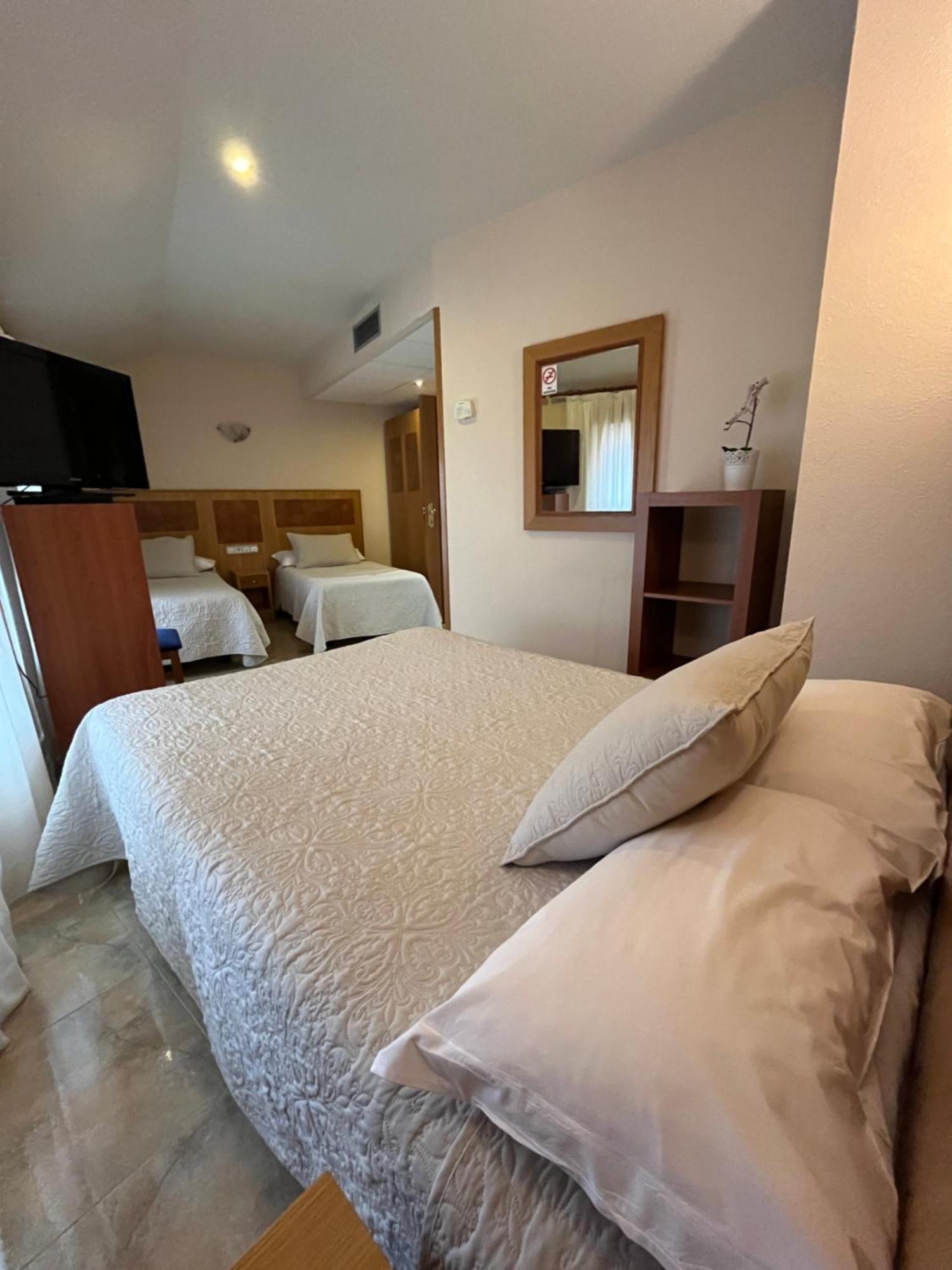 Hostal Azul El Molar Bagian luar foto
