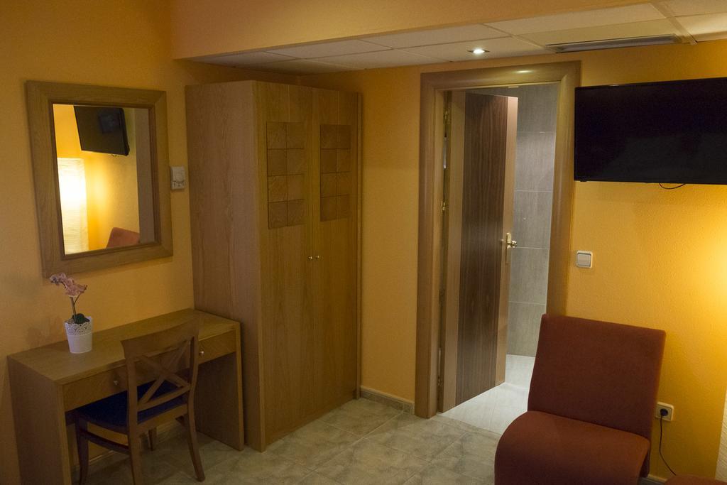 Hostal Azul El Molar Bagian luar foto